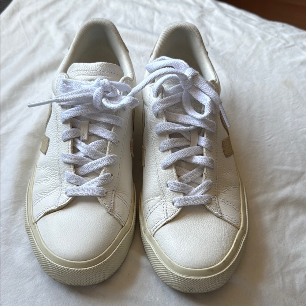 VEJA Women's Sneakers - Size: US-6/ EUR - 37 - Picture 3 of 17